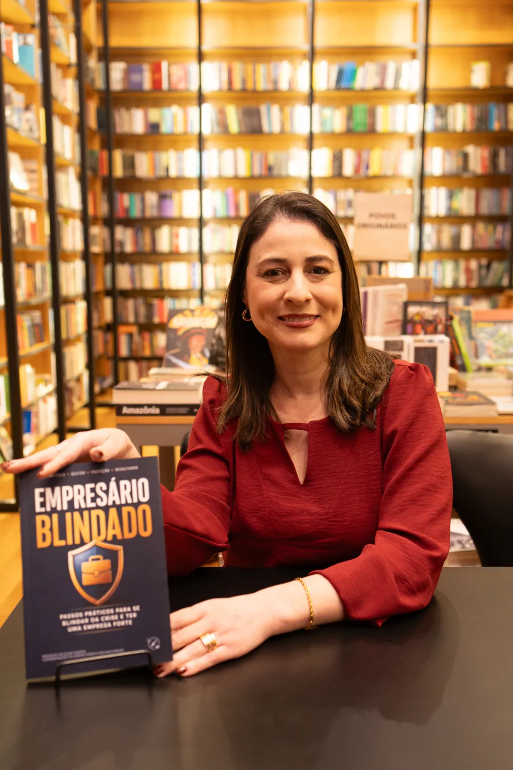 Valéria Machado com o livro Empresário Blindado